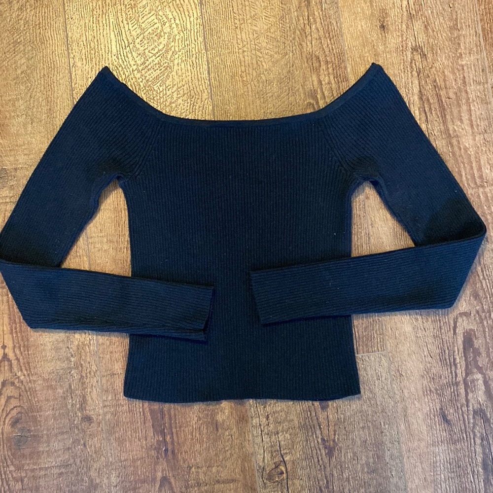 Gently Worn American Eagle Woman’s Off the Shoulder Sweater Size S